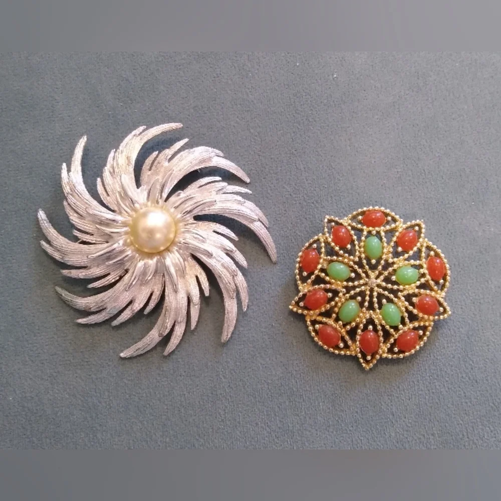 SC Sara Coventry Brooch Set